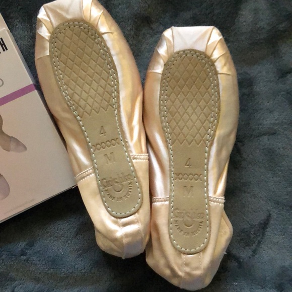 Grishko 2007 pointe shoes and toe pads - Picture 3 of 6